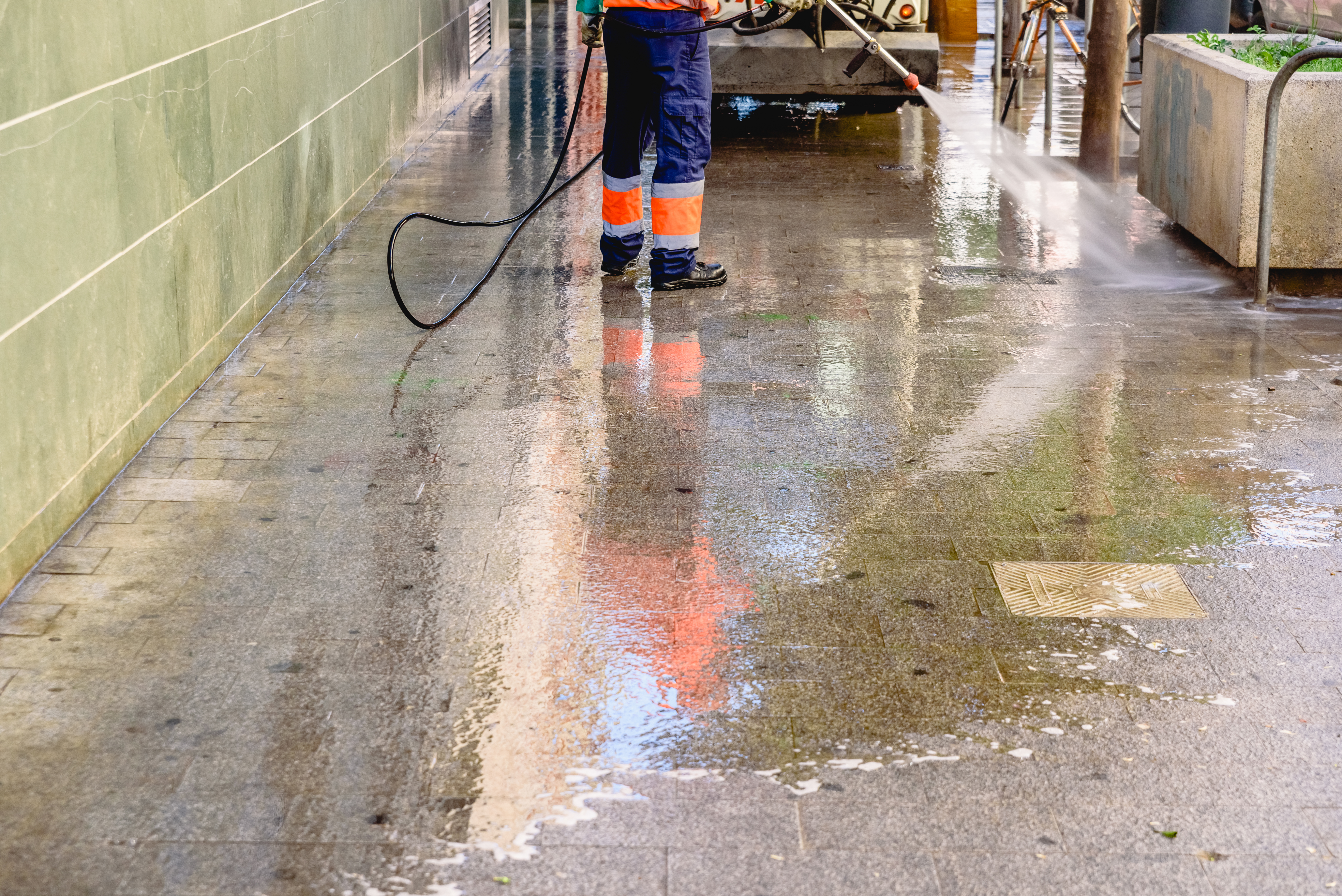 <p><span style="color: rgb(50, 92, 119);">Pressure Washing</span></p>