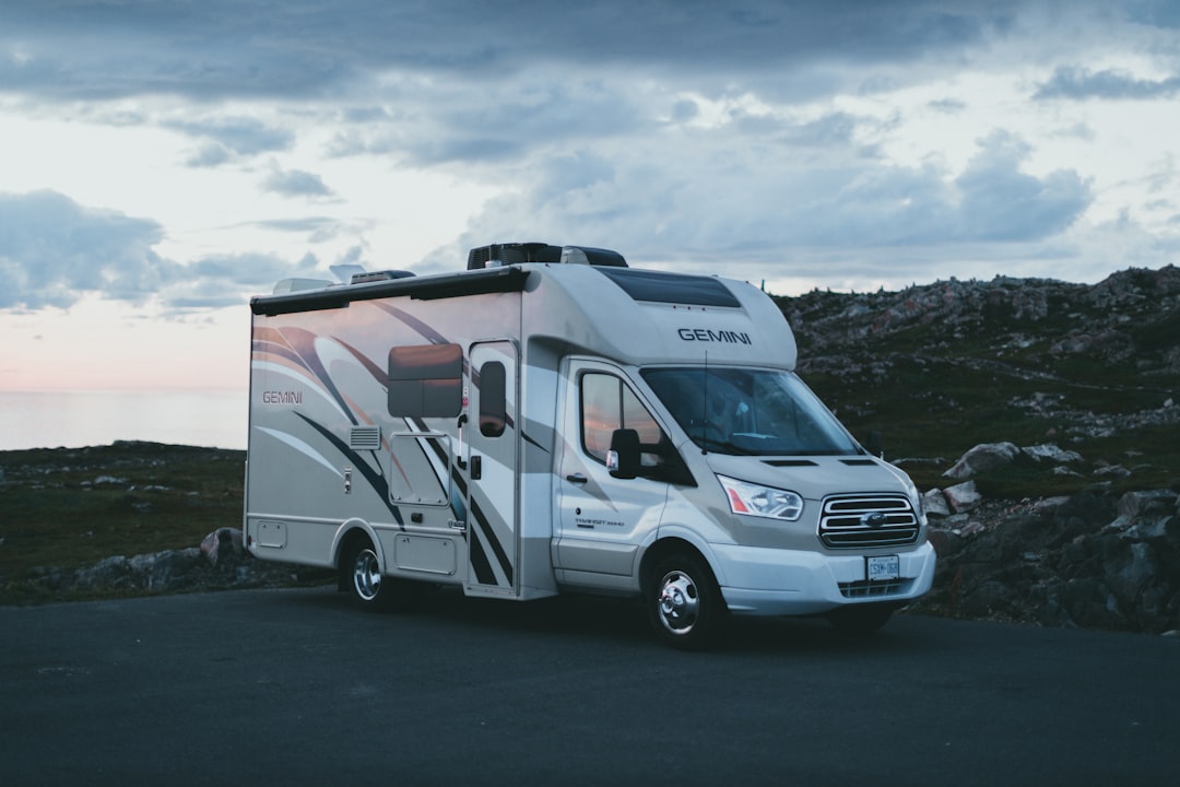 <p>RV DETAILING</p>