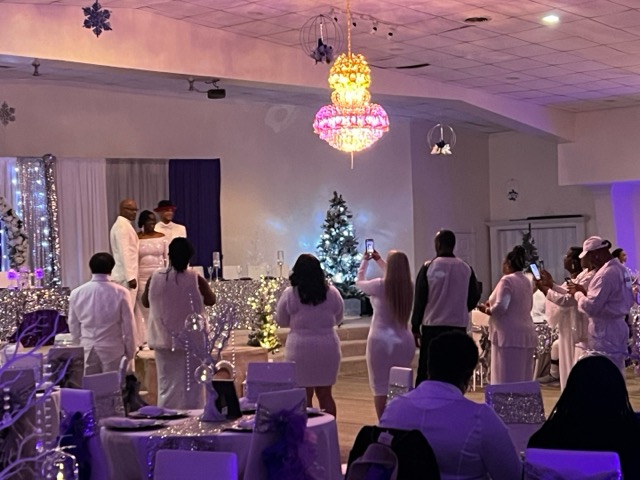 <p><span style="color: rgb(209, 174, 93);">Venue Highlights</span></p>
