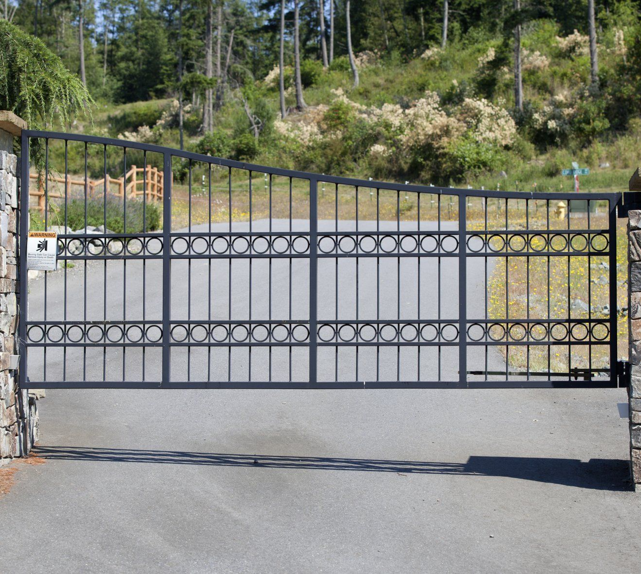 <p><span style="color: rgb(228, 21, 40);">Security Fences &amp; Automatic Gating</span></p>