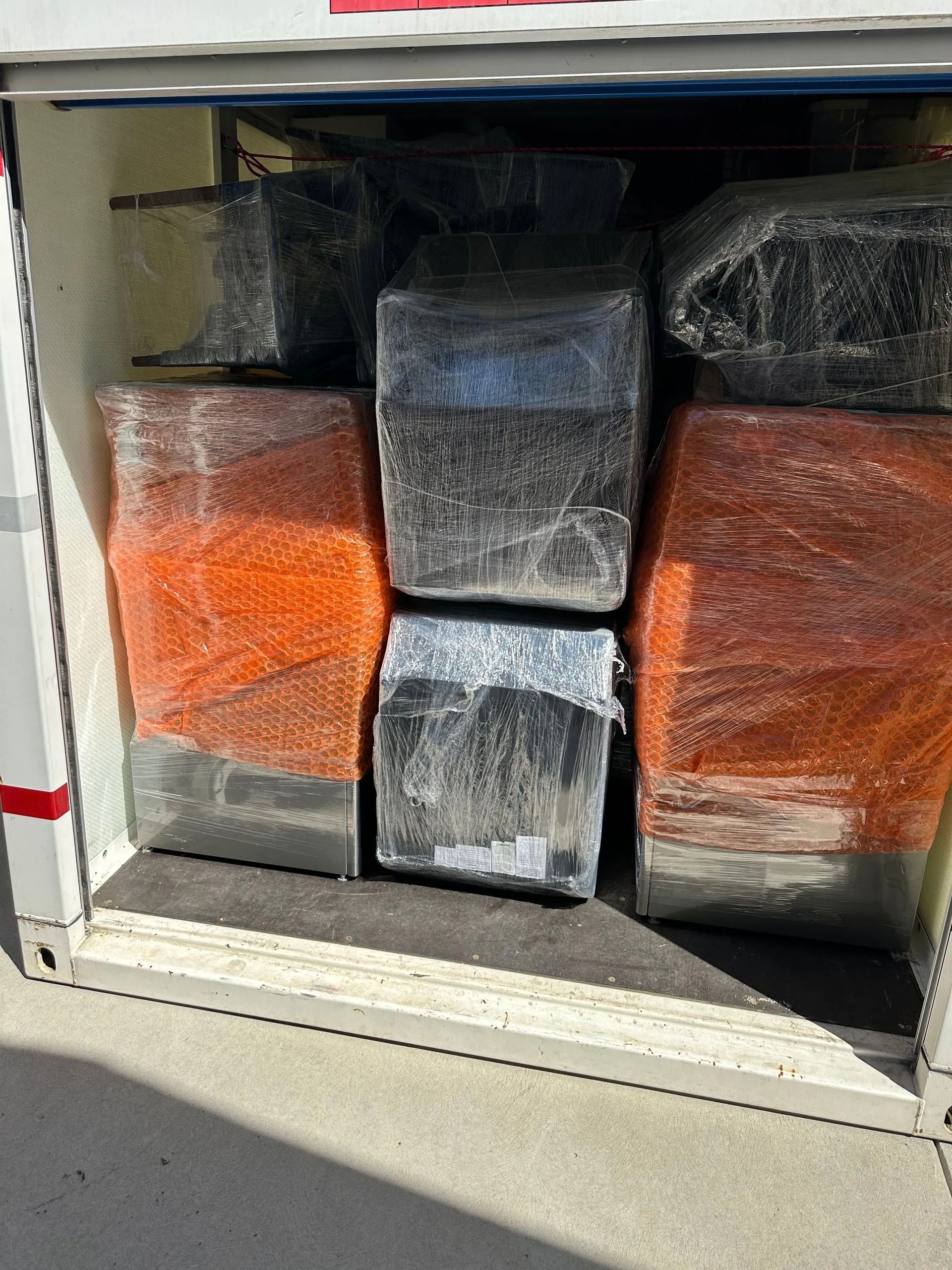 <p>DELIVERING RELIABLE LOGISTICS FROM END TO END</p>