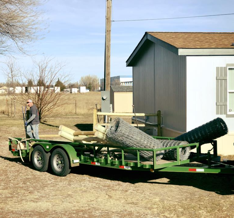 <p><span style="color: rgb(228, 21, 40);">A Fence Contractor With Over 20 Years of Experience</span></p>