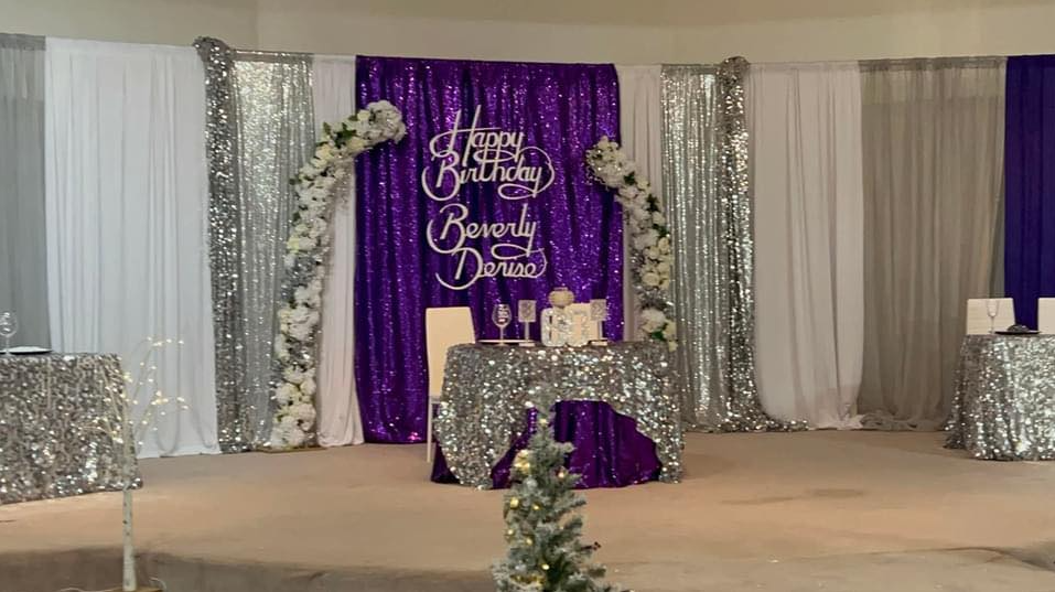 <p><span style="color: rgb(209, 174, 93);">Venue Highlights</span></p>