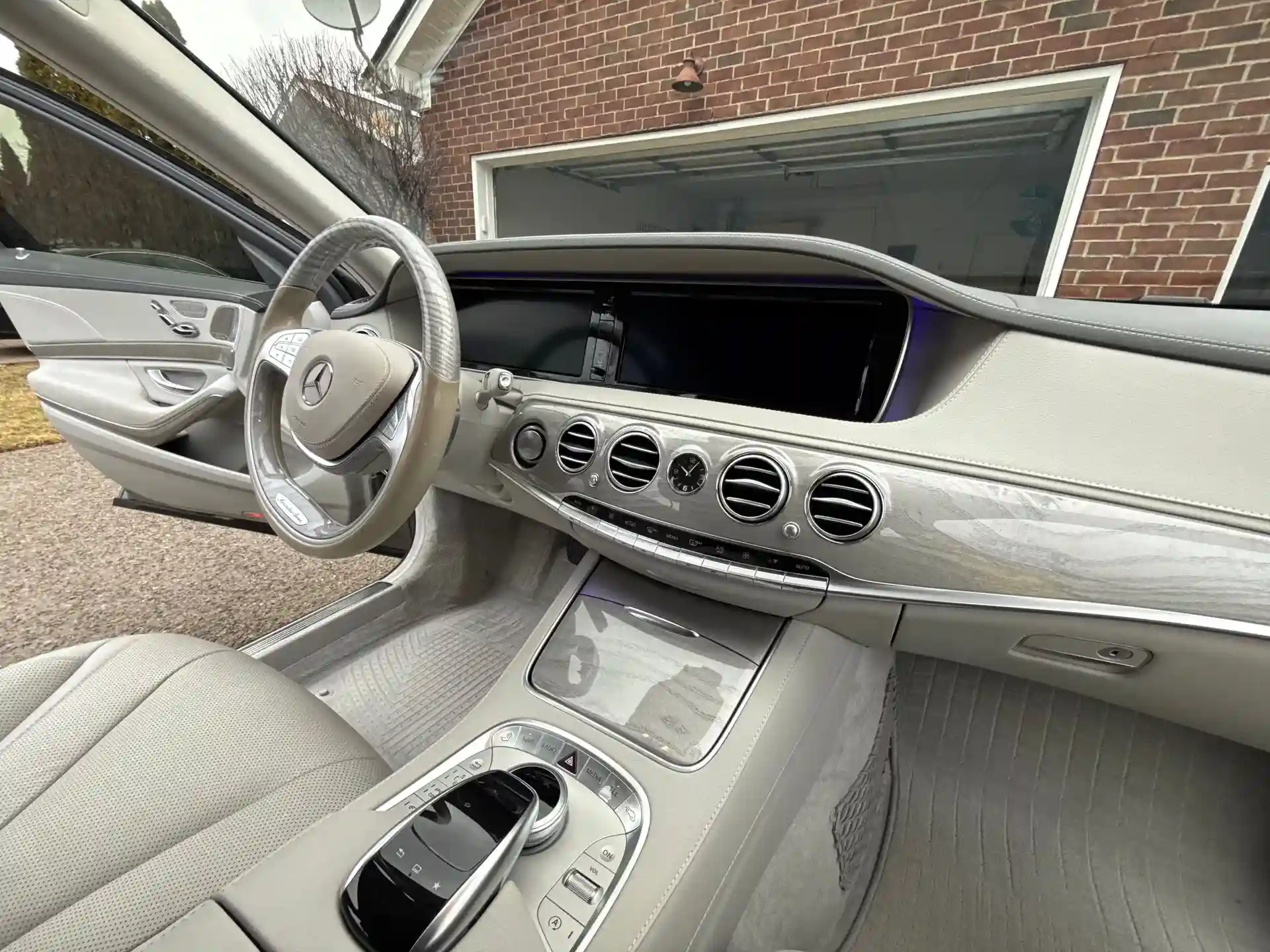 <p>Classic Interior</p>