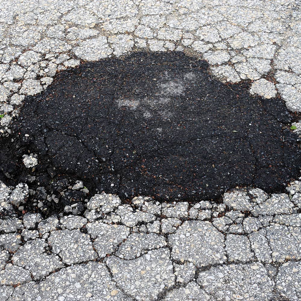 <p>How Do You Know When You Need Asphalt Repair?</p>